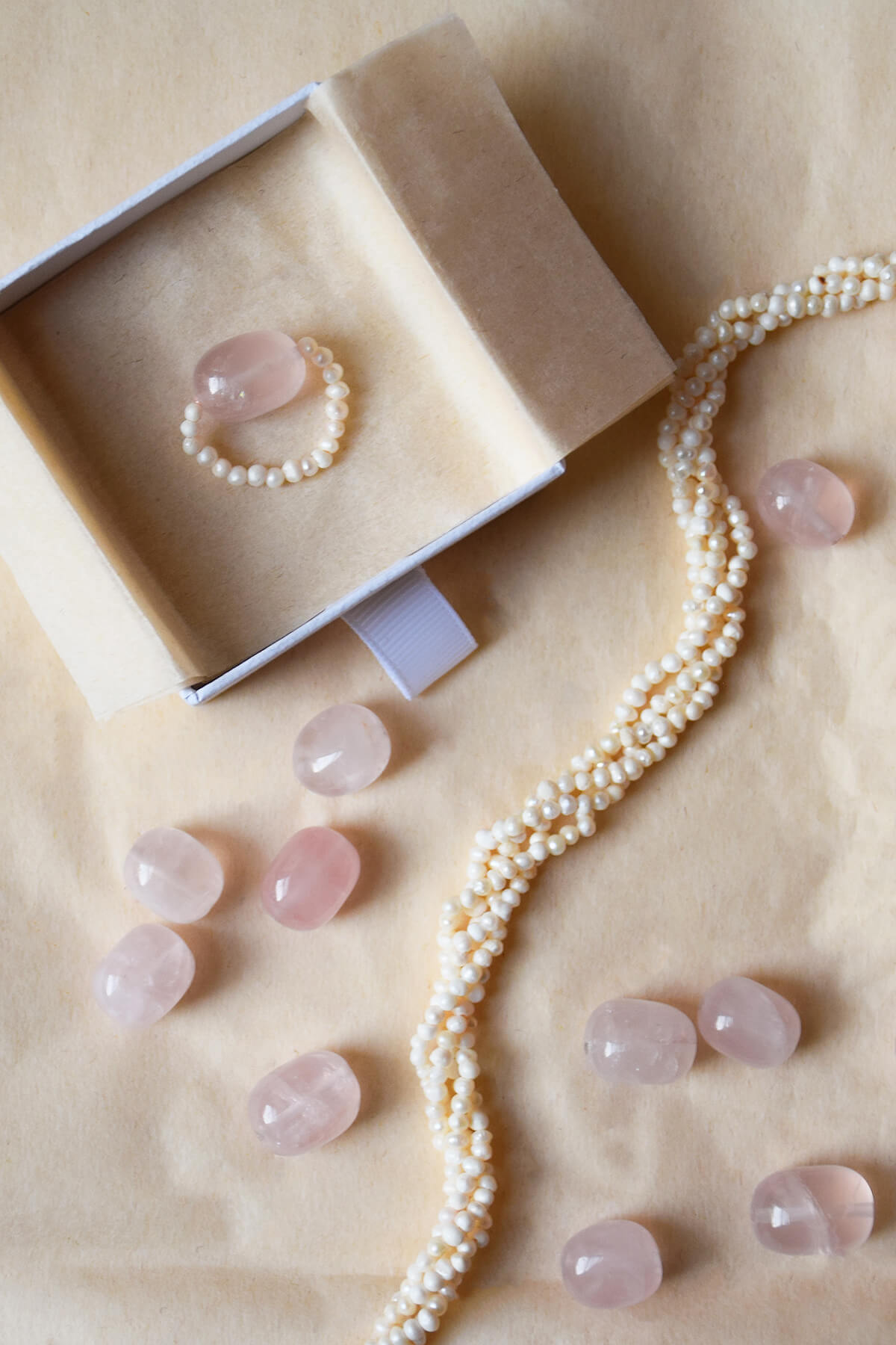 IBIZA | Bague mini perles et Quartz rose